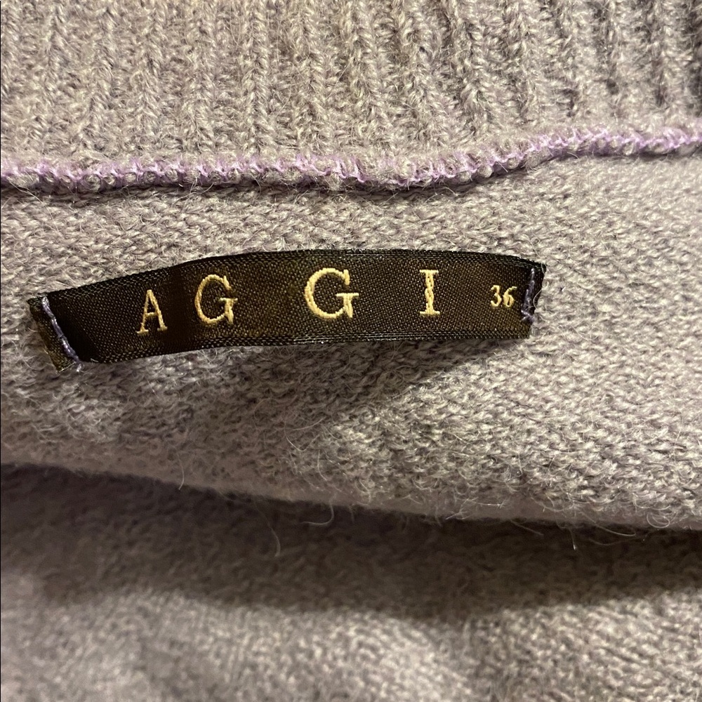 AGGI Lavender V-Neck Cashmere Sweater Top Size 36 - Picture 5 of 5